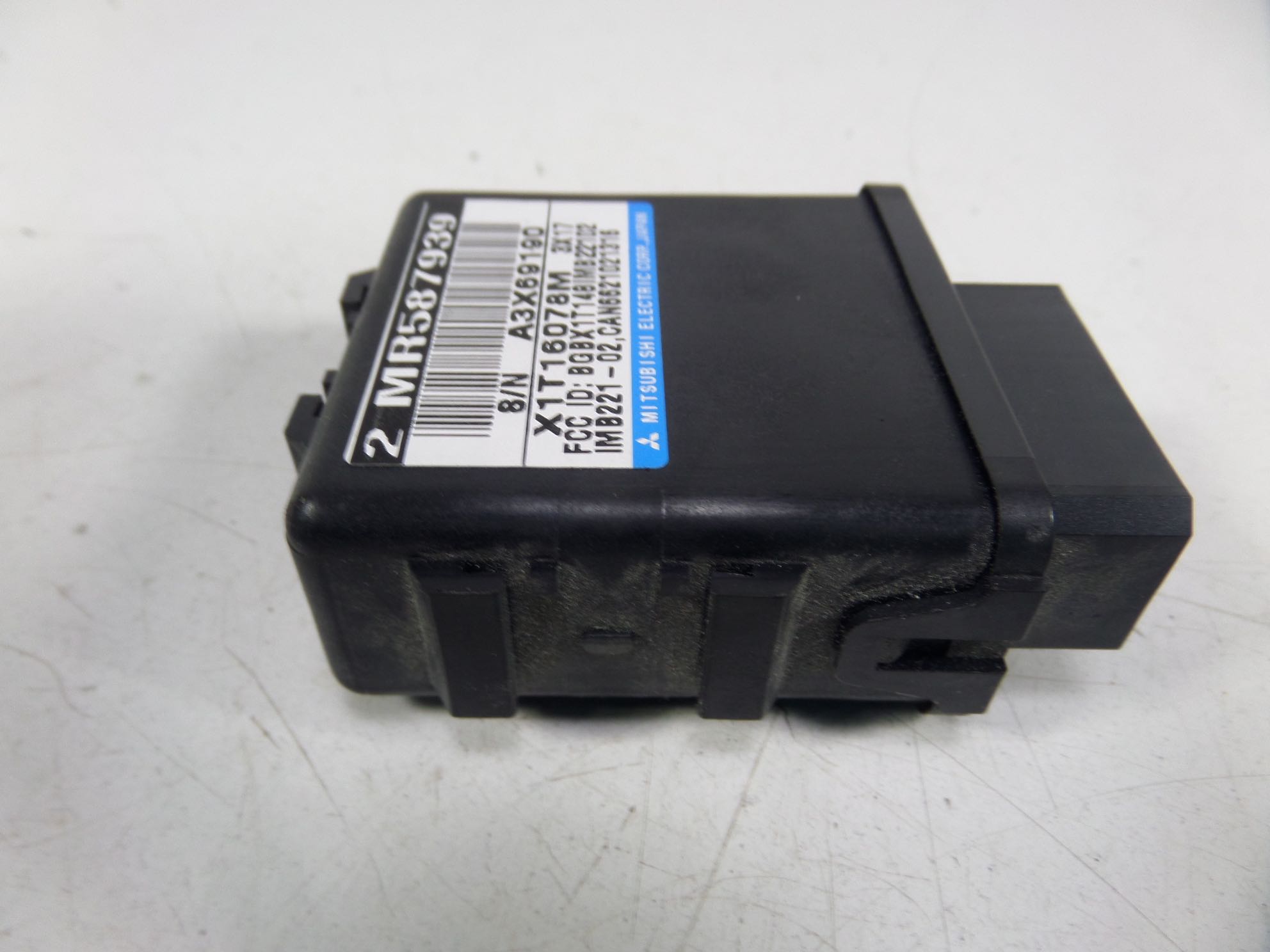 Mitsubishi Lancer Evo 8 Key Ignition Immobilizer Module Broken Mnt Tab ...